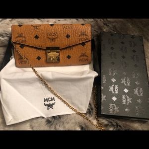 MCM Large Patricia Visetos Leather Wallet-On-Chain